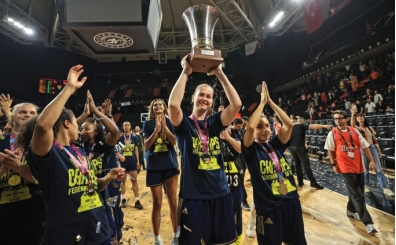 Fenerbahçe Tarfin, 2026 FIBA Kadınlar Süper Kupa'yı kaldırdı