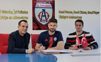 Altınordu'dan iki imza daha
