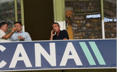 Eski Başkan Ali Koç, Fenerbahçe maçını tribünden takip etti