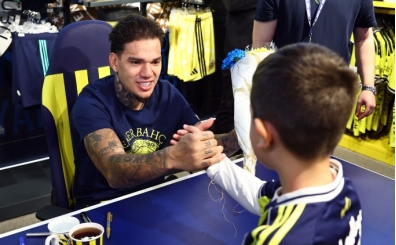 Ederson, Fenerbahçeli taraftarlarla bir araya geldi