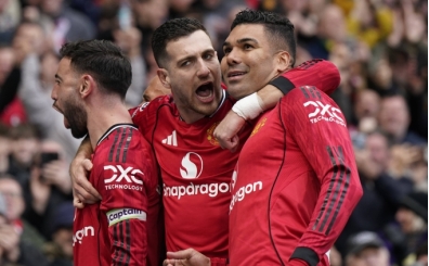 Yıldız orta saha Manchester United'dan ayrılacağını açıkladı!