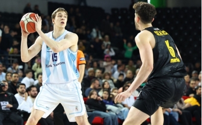 Türk Telekom, Anadolu Efes'e konuk