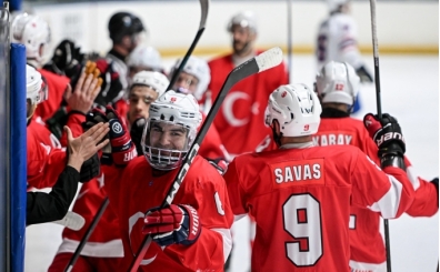 Buz Hokeyi Milli Takımımız, grup maçlarına galibiyetle başladı!