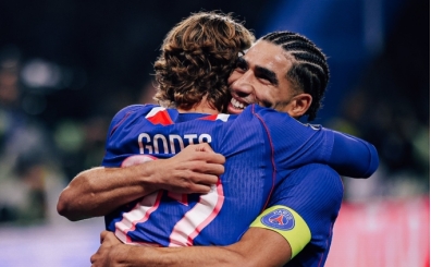 Fransa'da ertelenen maçta PSG, Lyon'u devirdi!