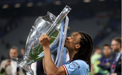 Fenerbahçe'de Nathan Ake ısrarı sürüyor
