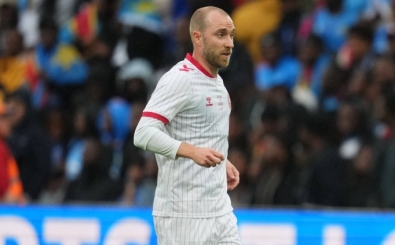Danimarkalı futbolcu Eriksen, hazırlık maçında fenalaştı