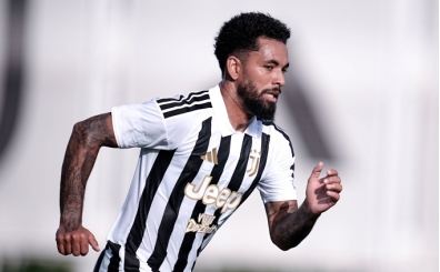 Douglas Luiz'den Everton'a ret