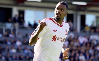 Liverpool, Bournemouth'u Isak ile yıktı!
