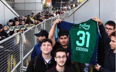 Ederson için yüzlerce metrelik kuyruk!